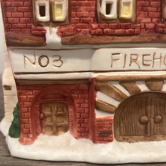 NOMA Dickensville Porcelain Lighted Village House Christmas No 3 Firehouse - Picture 5 of 17